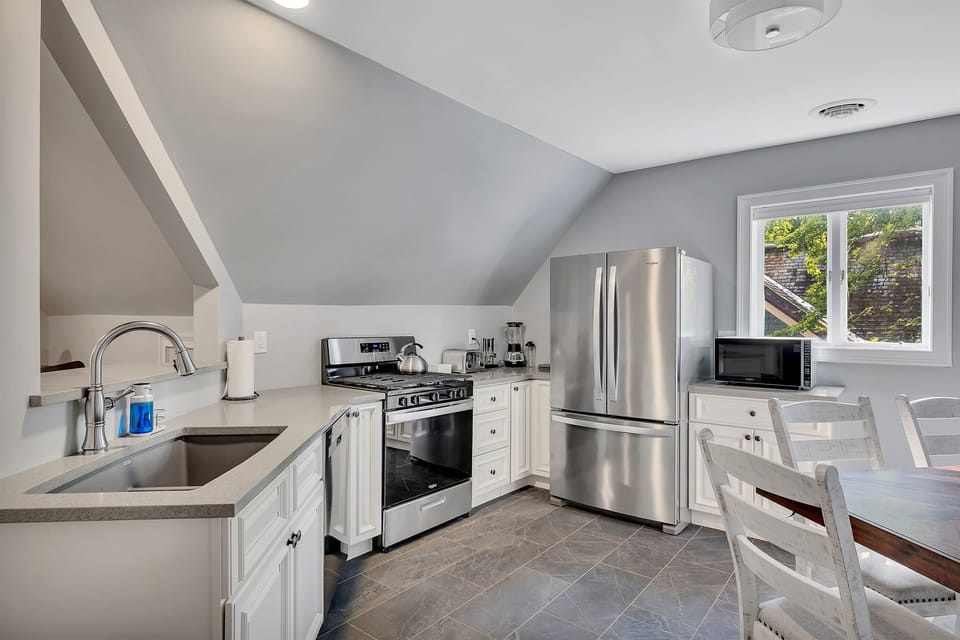 Kitchen With Quartz Counters