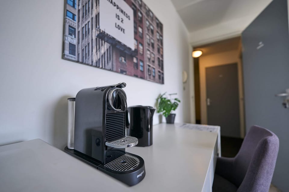 Coffeemachine and fridge