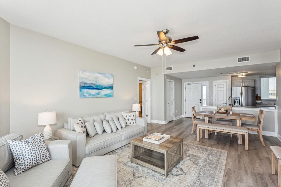 Living Room/Dining