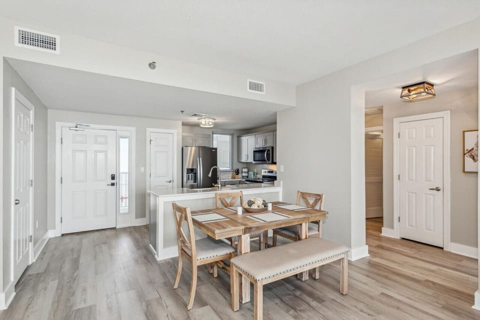 Dining/Kitchen