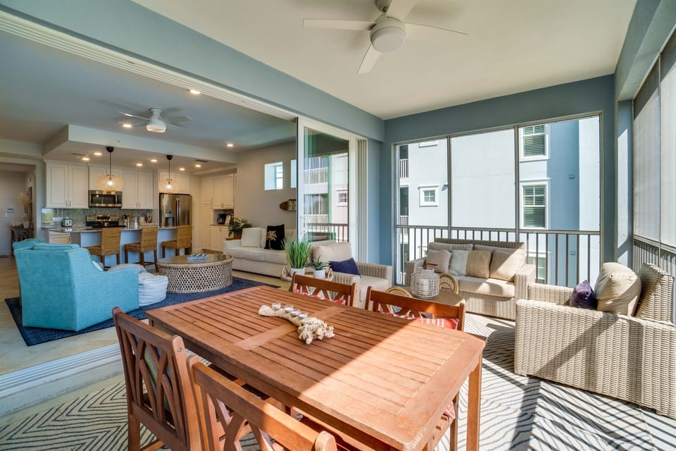 Extend your living space by opening up the lanai windows
