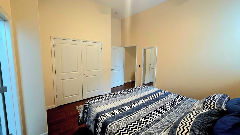 This king-sized bedroom offers the perfect retreat for relaxation and comfort.
