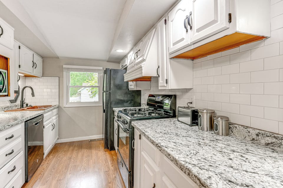 Kitchen | Single-Story Unit | 2nd-Floor Apartment