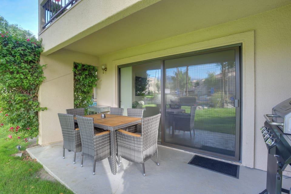 Private Patio | Outdoor Dining Set