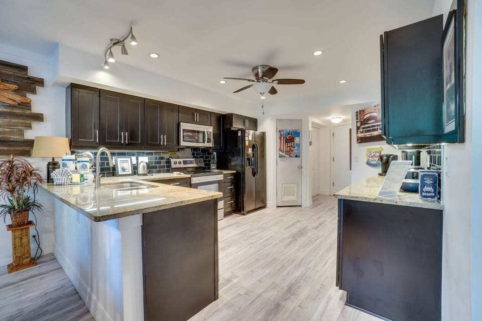 Kitchen - fully equipped, laundry closet, door to garage to easily unload groceries