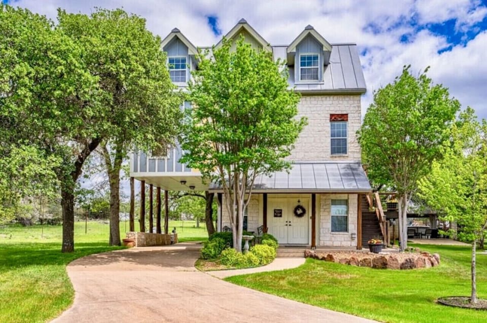 The entire Grape Creek Country Cottage - Longhorn Suite is the lower suite