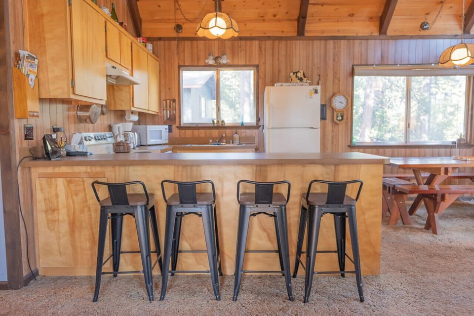 Kitchen bar