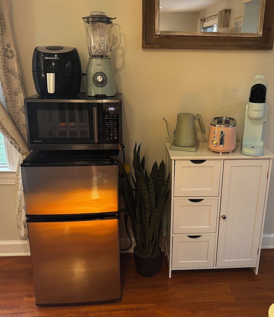 MiniFridge-Microwave-Air Fryer-Tea Kettle-Toaster-Keurig-Blender in Kitchenette