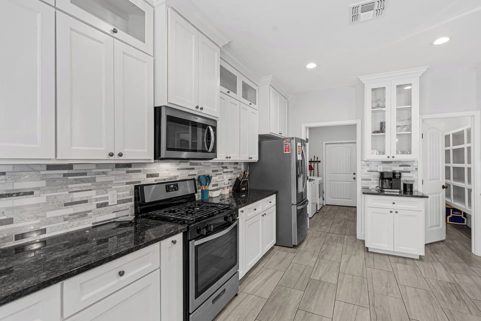 3034 Oakdale Crossing Ct Corpus Christi TX 78418 USA Kitchen DSC07680