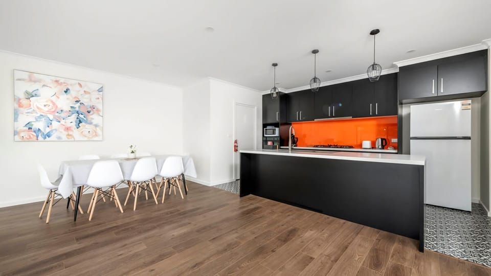 Kitchen & Dining
