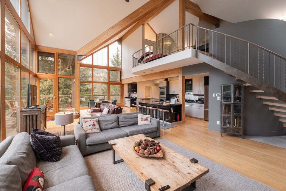 Nighthawk Lane: Open floor plan