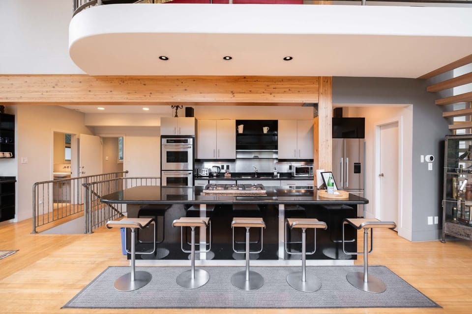 Full kitchen: Breakfast bar