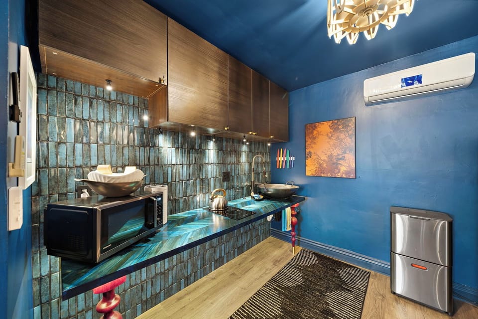 Complete kitchenette 