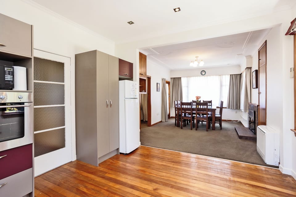 Open plan dining, kitchen area