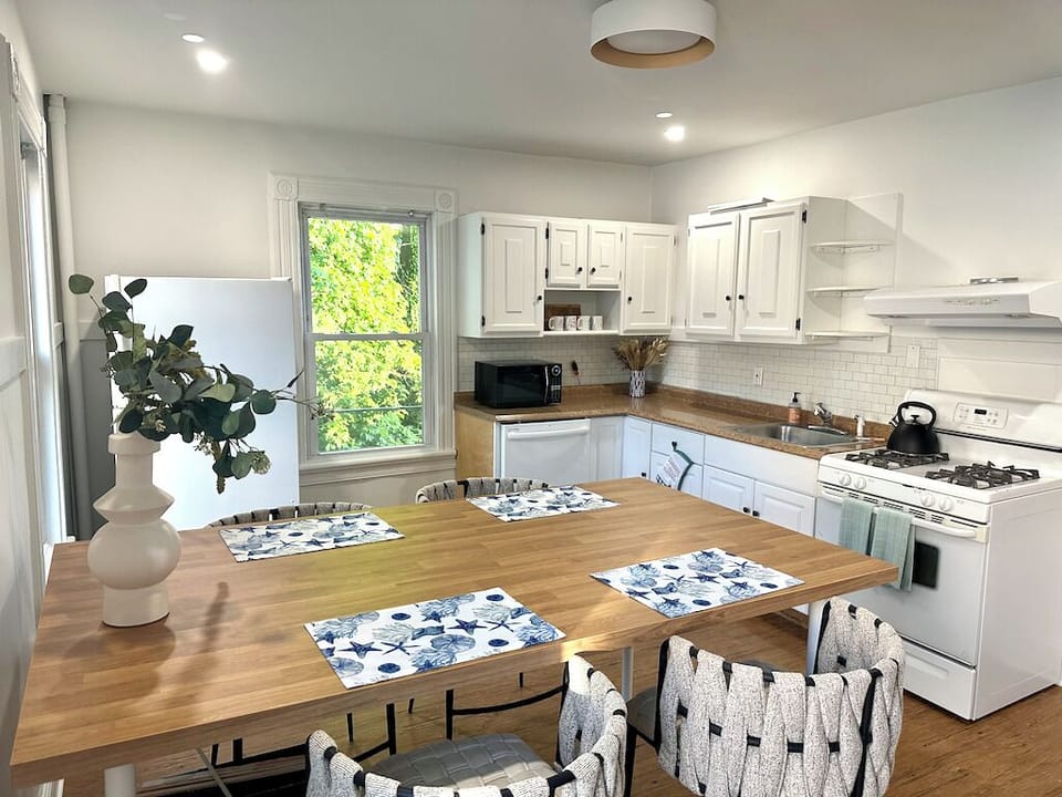 Eat in Kitchen