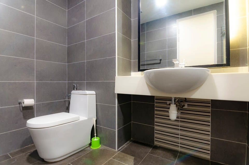 A warm & cozy bathroom.