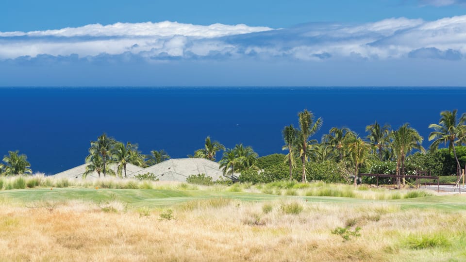Unobstructed ocean views from "Moana Hale" (House of the Ocean)