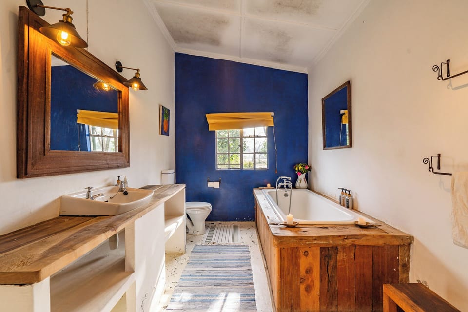 main ensuite bathroom with Big bath tub