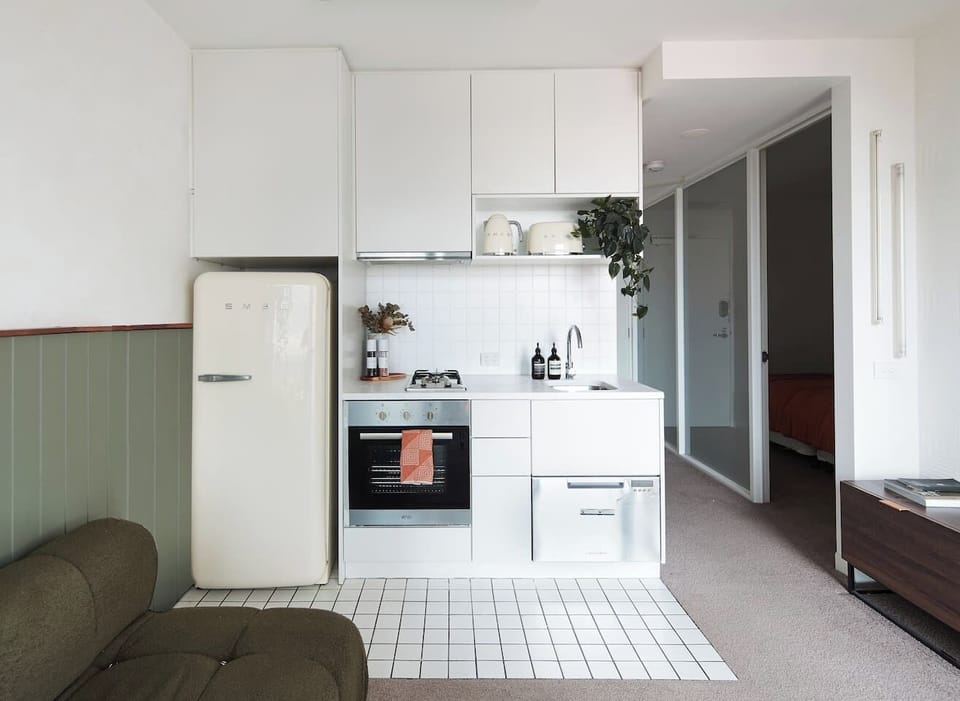 With a well-equipped kitchenette, you can easily prepare a dinner for two while enjoying a movie on the sofa.
