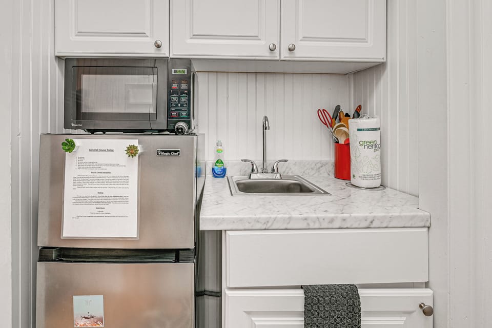 Kitchenette | Coffee Maker | Toaster Oven
