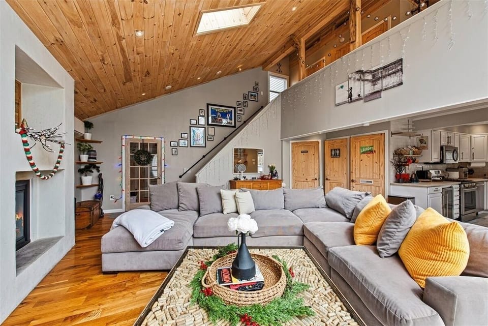 Indoors, Home Decor, Architecture, Building, Furniture