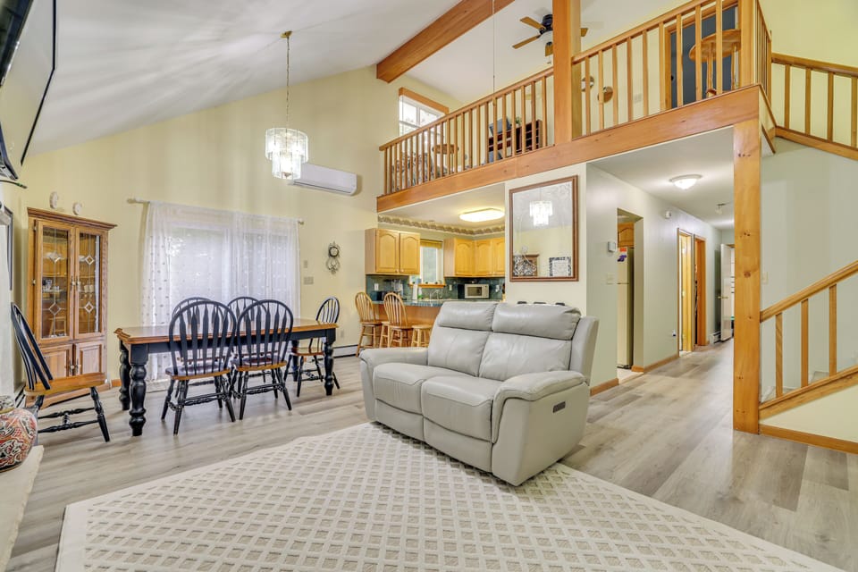 Interior | Open Floor Plan | Free WiFi