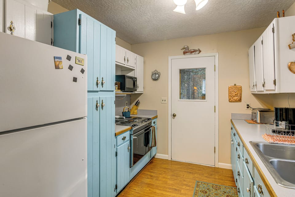 Kitchen | Trash Bags/Paper Towels