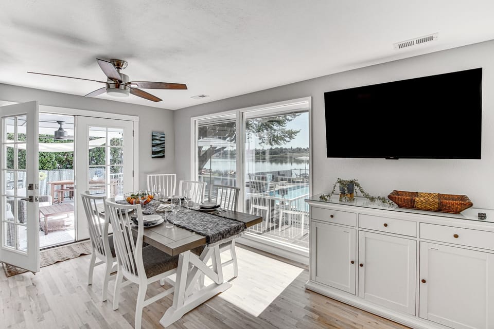 Dining Area | Main Level