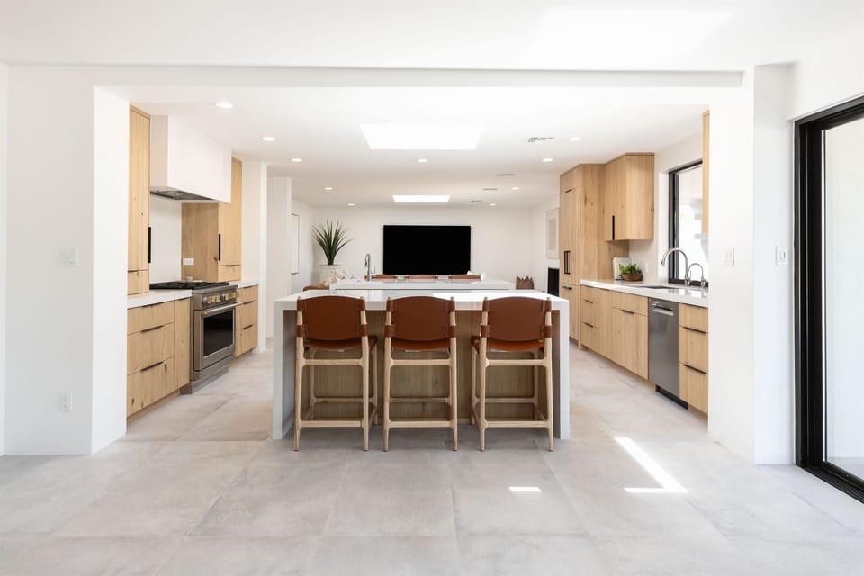 Open and spacious kitchen with one but two kitchen islands