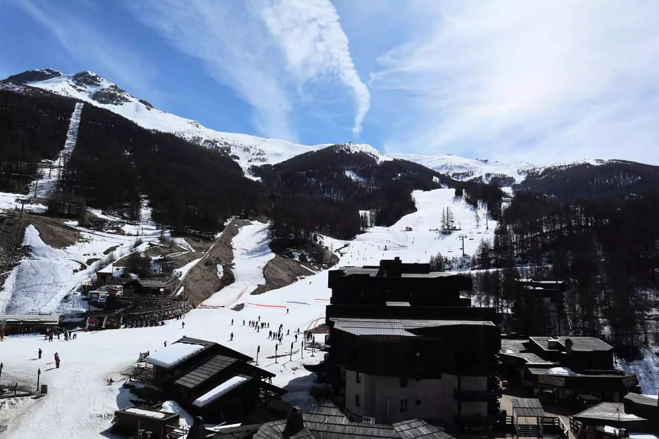 Snow and ski sports