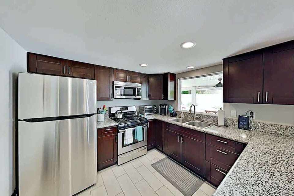 Kitchen bar counter
