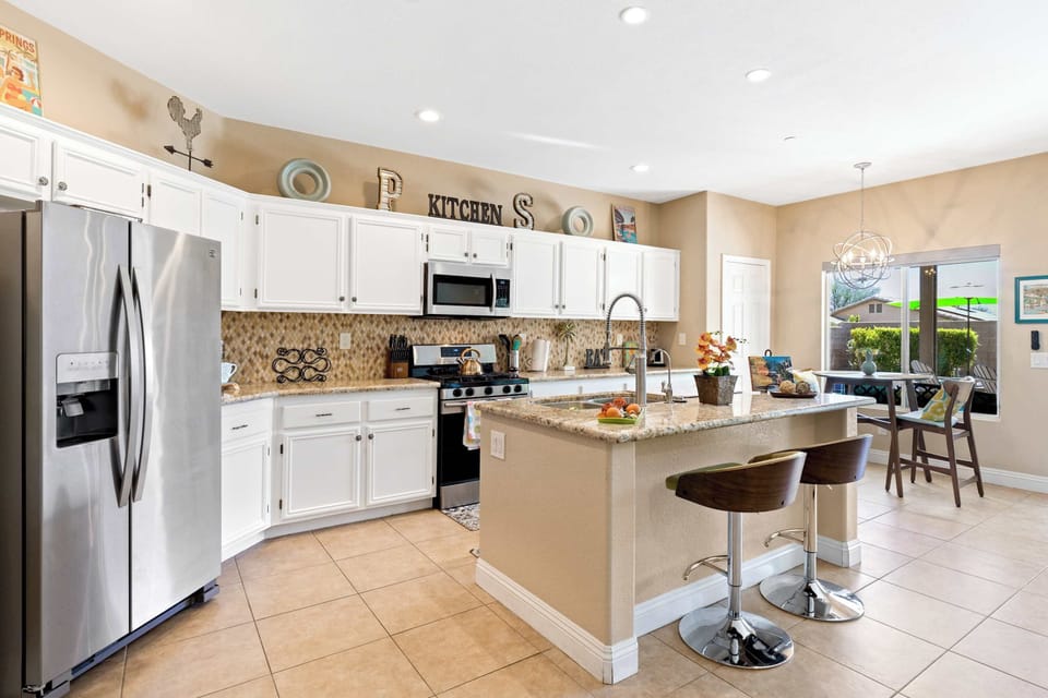 Kitchen bar counter with seating for 2