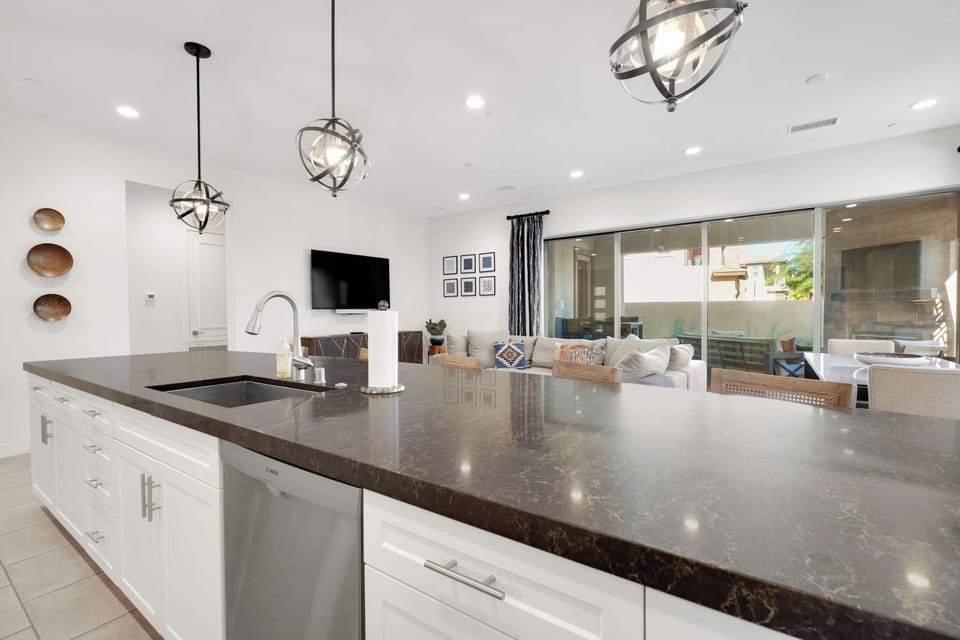 Fully equipped kitchen with large island