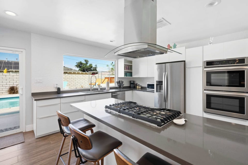 Additional counter seating at the fully equipped kitchen
