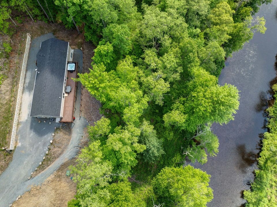 Arial view of the house and proximity to the Lehigh River