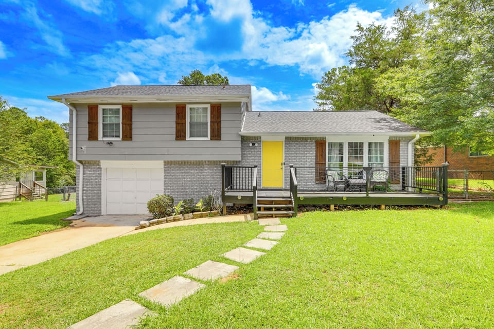 College Park Vacation Rental | 3BR | 2BA | 1,272 Sq Ft | Stairs Required