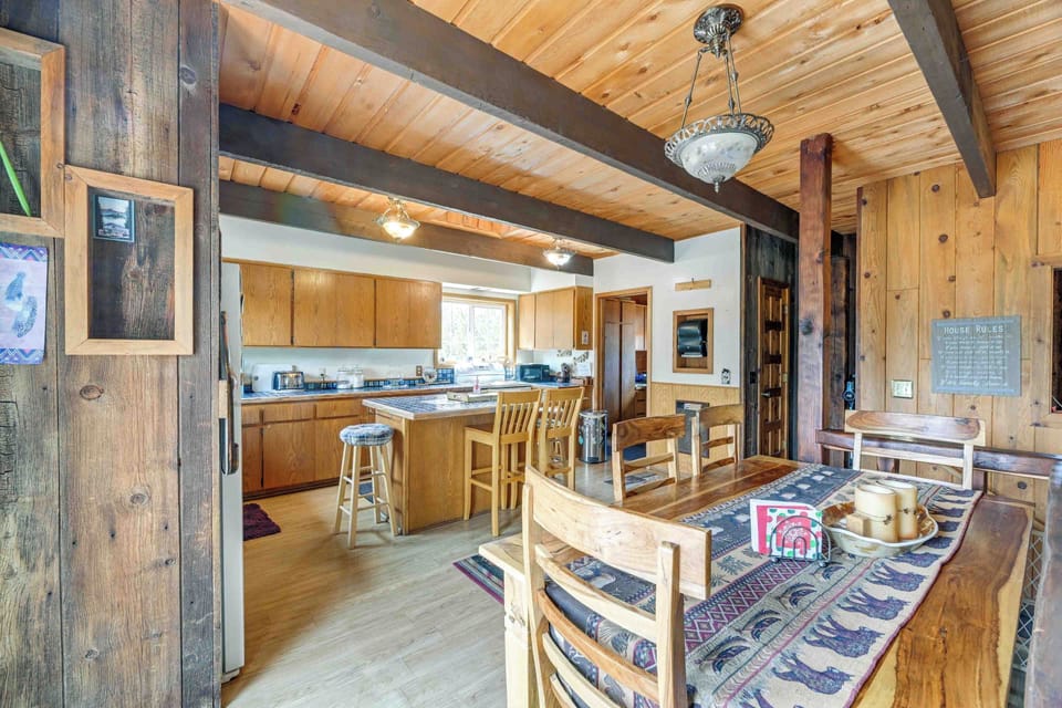 Dining Area | Dishware/Flatware Provided | 2nd Floor