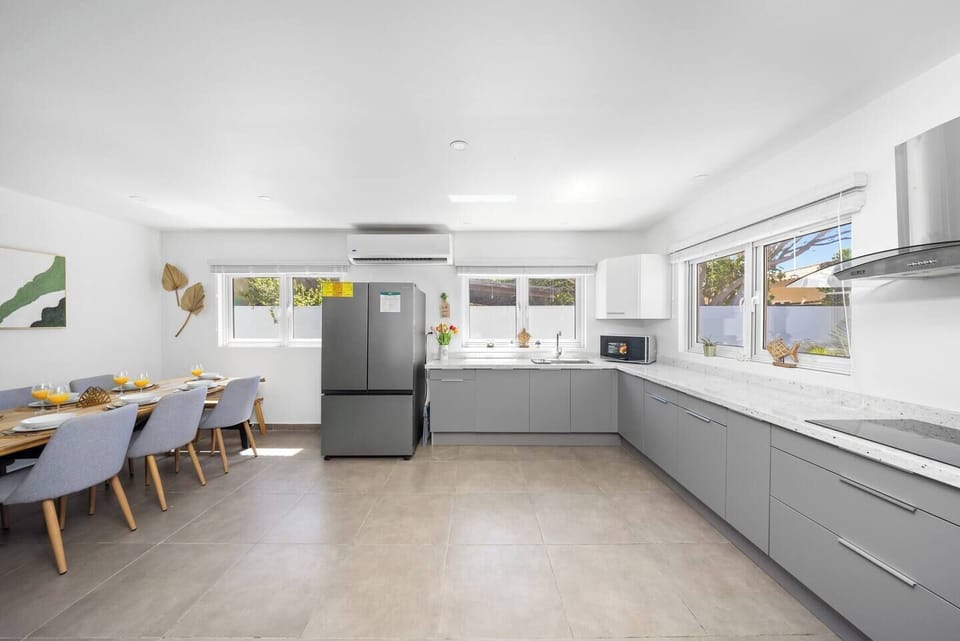 Cook in comfort: Our fully equipped kitchen has everything you need for culinary adventures.
