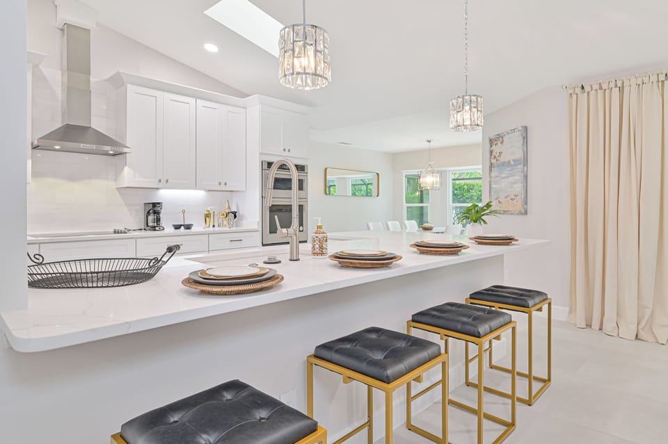 Bonita Vanderbilt - Fully equipped custom kitchen with breakfast bar