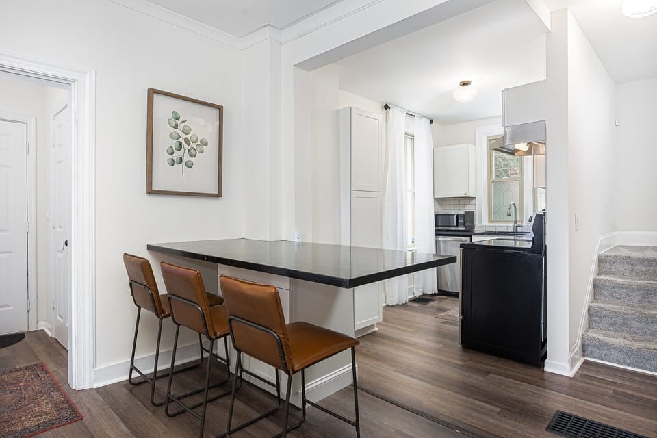 Island & Kitchen