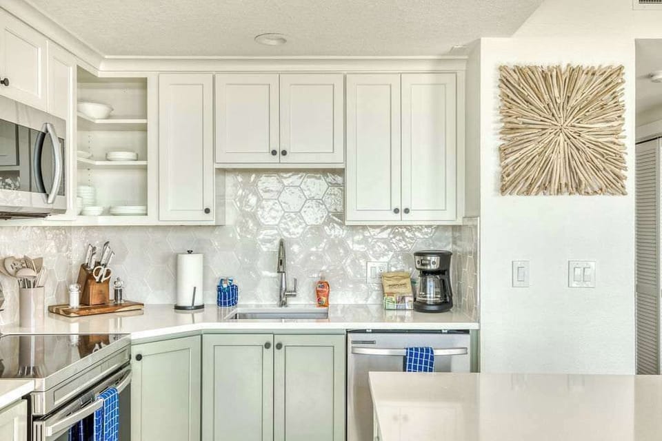 Our bright and airy kitchen makes cooking a joy! Find all the essential appliances for your stay. 