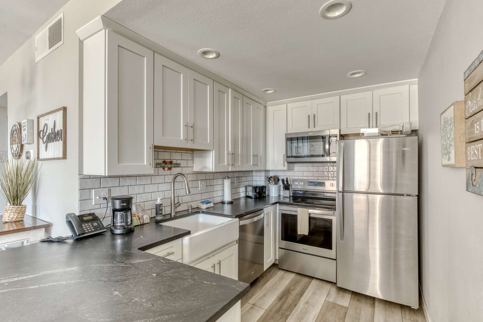 Modern kitchen vibes with all the must-have. Perfect for whipping up meals, morning coffee, or just hanging out with the crew.