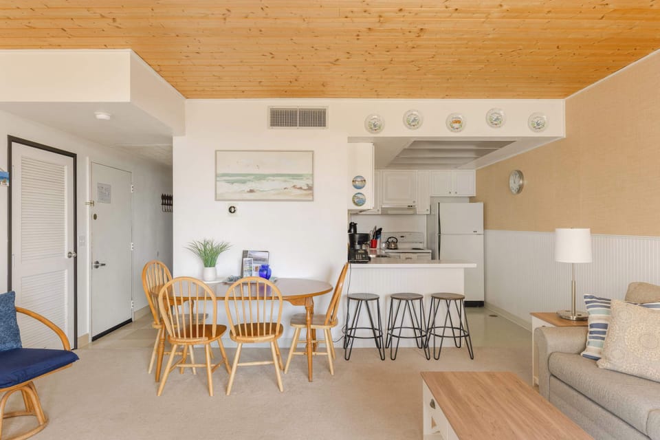 This condo offers a comfortable and convenient space for your getaway. Enjoy the open layout, natural light, and all the essentials for a relaxing stay.