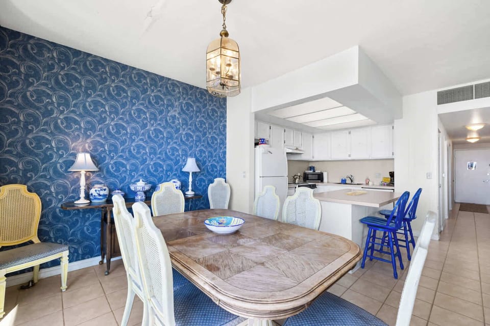 Thoughtful dining! Plenty of room to enjoy delicious food in this comfortable space, close to the kitchen.
