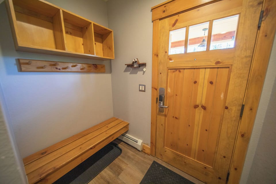 Foyer to store boots and gear