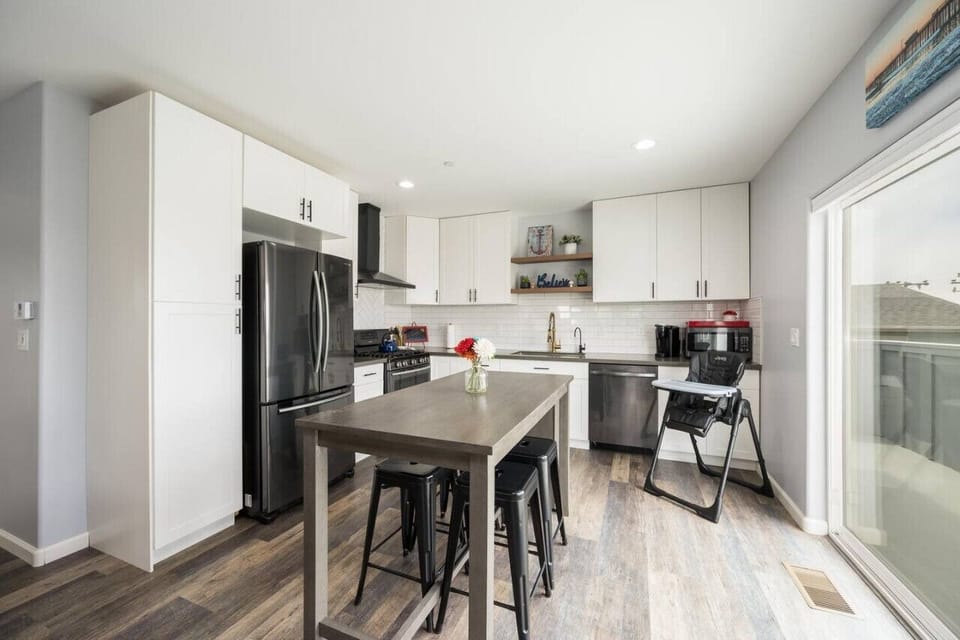 Upstairs Fully Stocked Kitchen