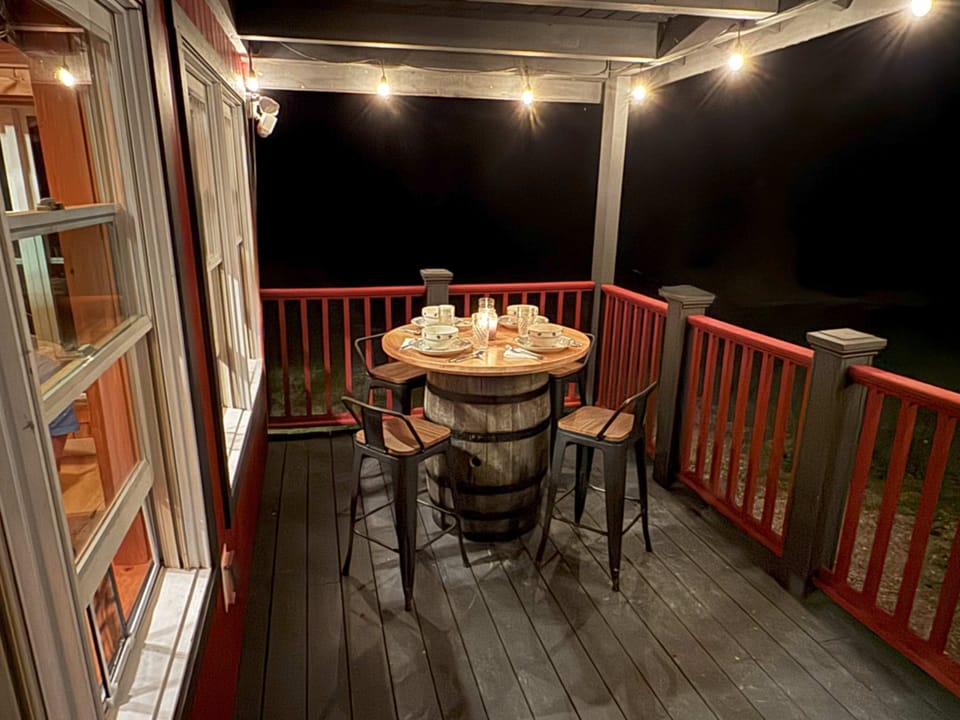 Outside dining (1)