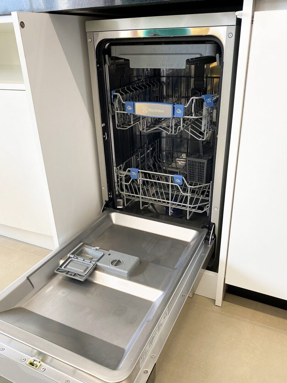 A dishwasher is available for guests to use. Dish washing detergent is also included. 