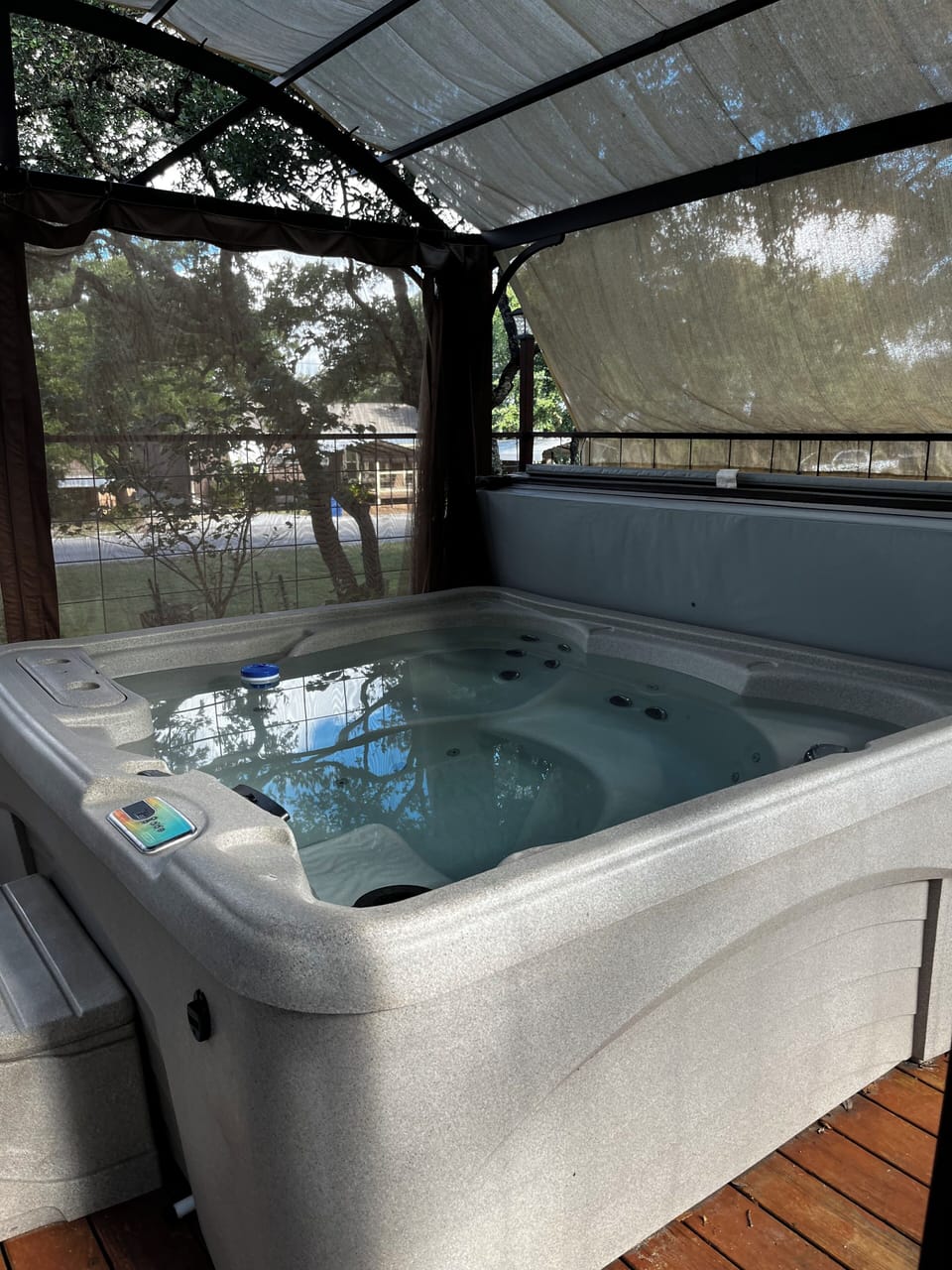 Indoor spa tub