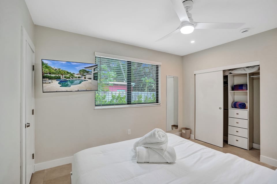 Bedroom #2 w Trundle